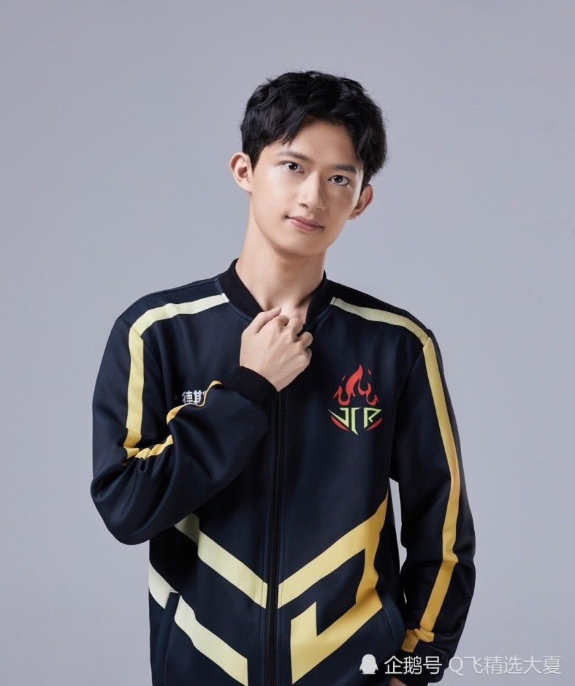 彬神,是s联赛中最帅竞速选手之一,有电竞林宥嘉之称,次级联赛出道,在