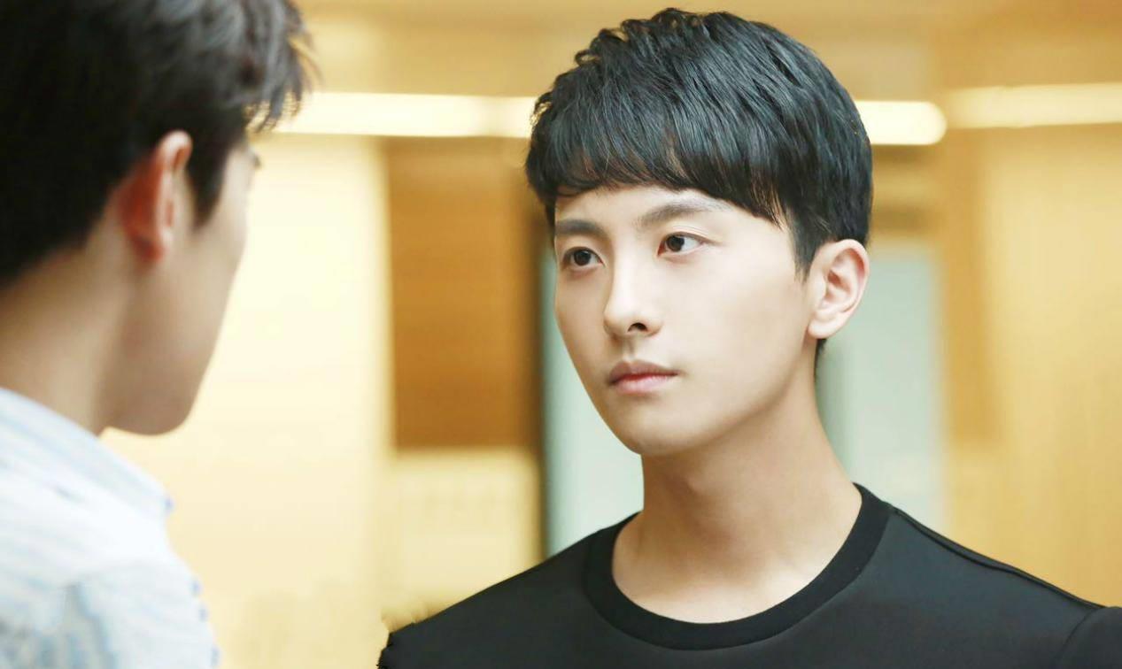 曾被杨紫劝去演《微微一笑》,今在《夜空中最闪亮的星》中圈粉_俞子睿