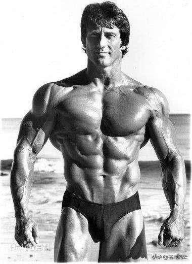 第一"真空腹",但是无奈他的胸肌和两条胳膊始终比施瓦辛格纬度差一些