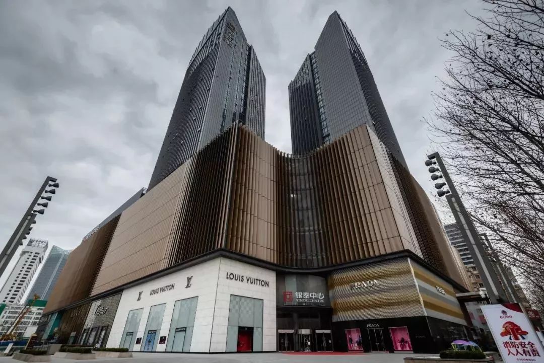 中心▲淮河路步行街百盛广场标语▲庐江路药店▲合肥地铁车站内滚动