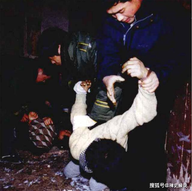 刘东轩团伙骨干被捕刘东轩胆子很大,在流窜作案的期间,他曾有几次和