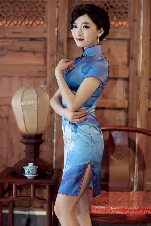她仿佛演绎着东方神韵之佳话.那份传世之美,只可意会,却不能表述.