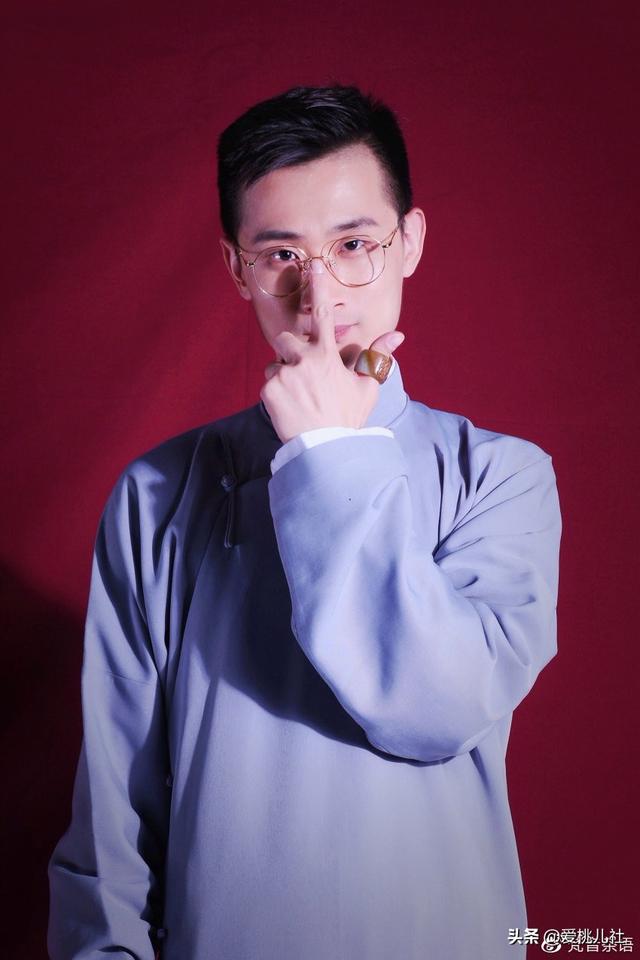 他是德云社里编曲大王竟然还是局座张召忠的忠实粉丝