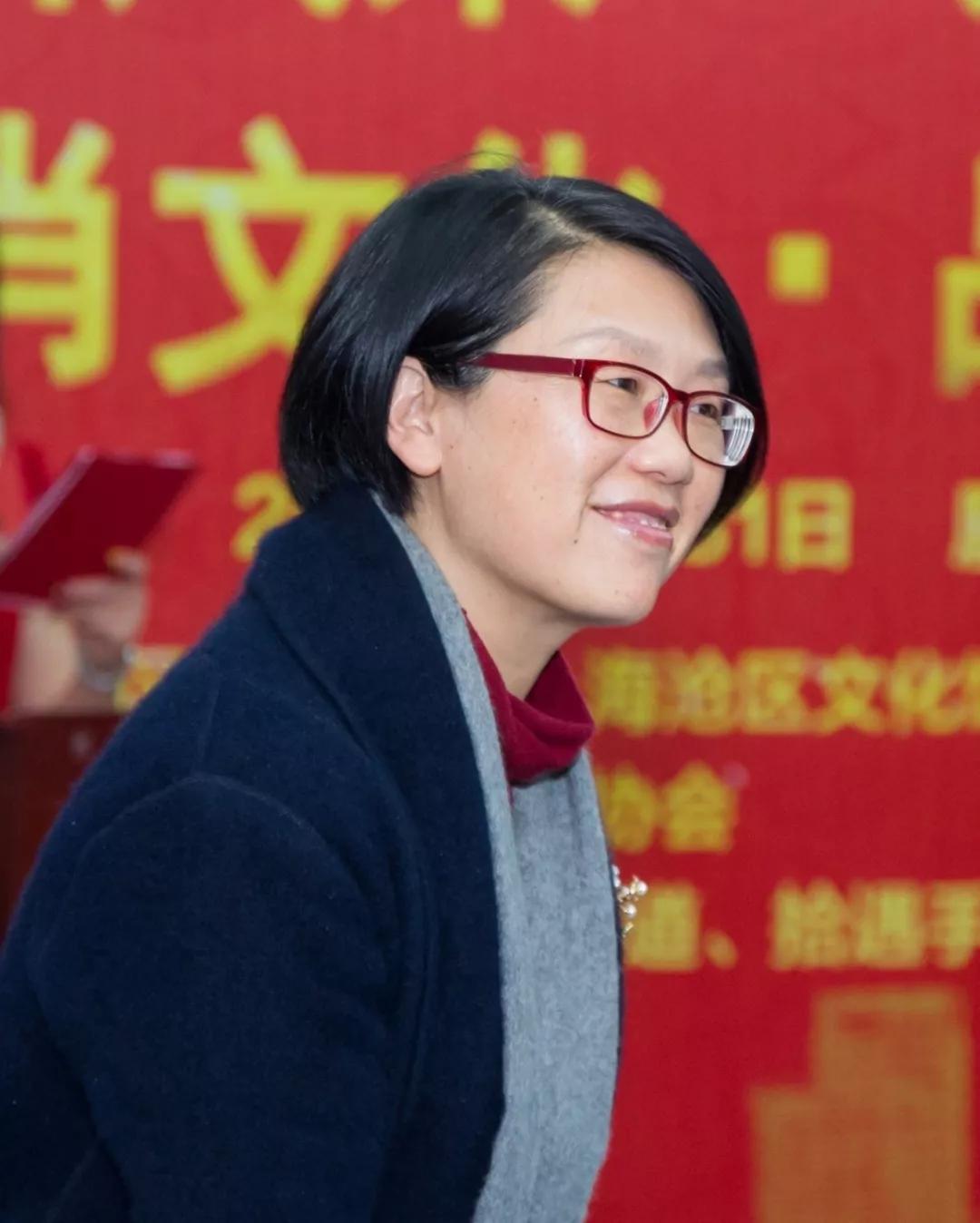 词作者简介——黄达绥黄达绥,女,海沧区文化馆馆长,群文研究馆员(正高