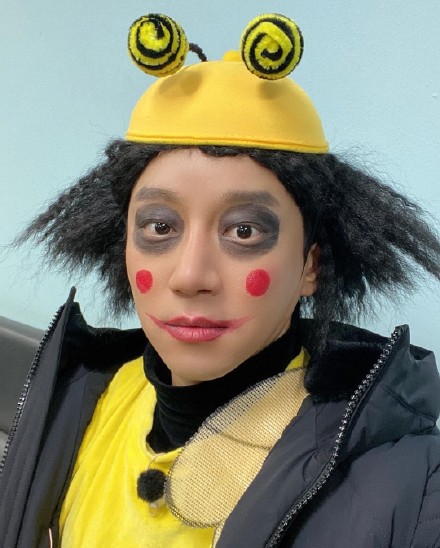 今日份的蜜汁妆容小蜜蜂可爱上线中,今天也记得死守放送