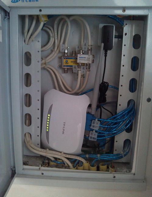 弱电箱里要不要提前装个插座听朋友这么建议的确省事不少
