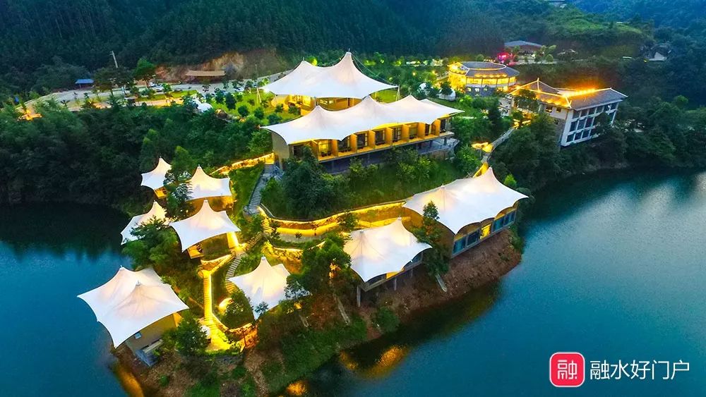 自疫情结束起至2021年1月1日(景区运营时间内),全国医护工作者凭借