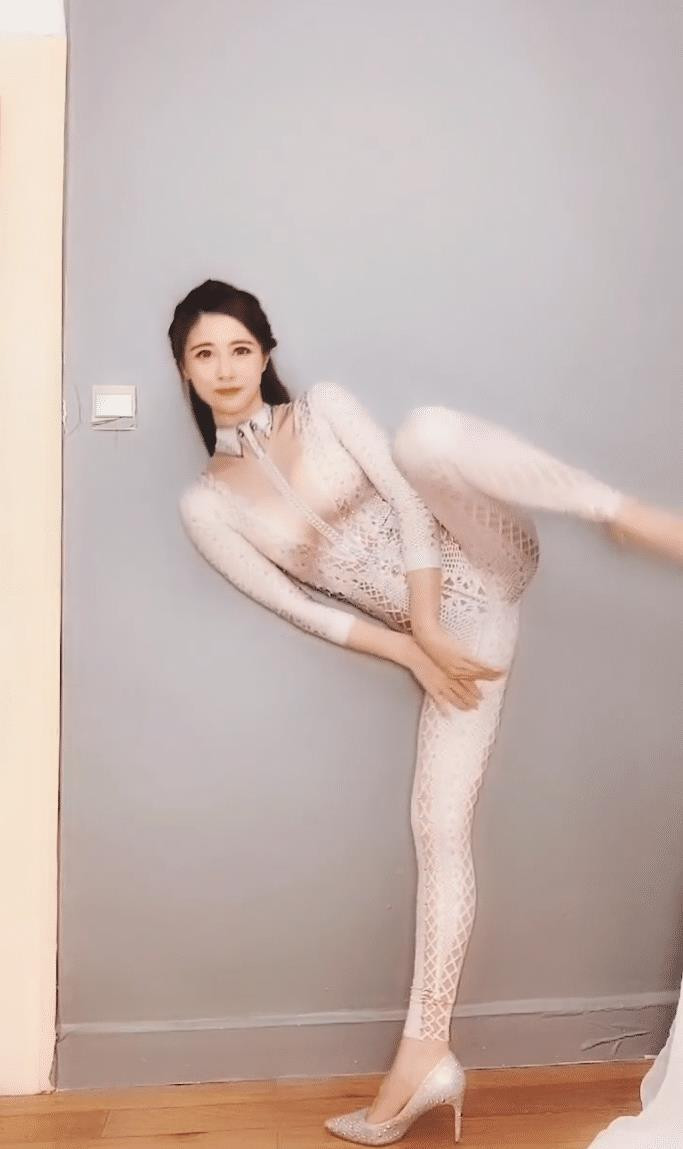 特别有女人味,的刚好显出臀的魅力,让一双大长腿显得特别的舒畅有味