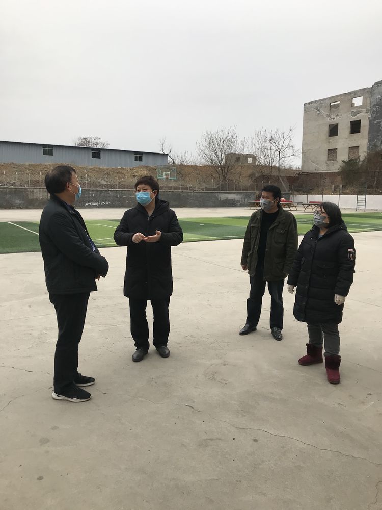 二七区教体局党组副书记张俊航到侯寨二中调研疫情防控工作