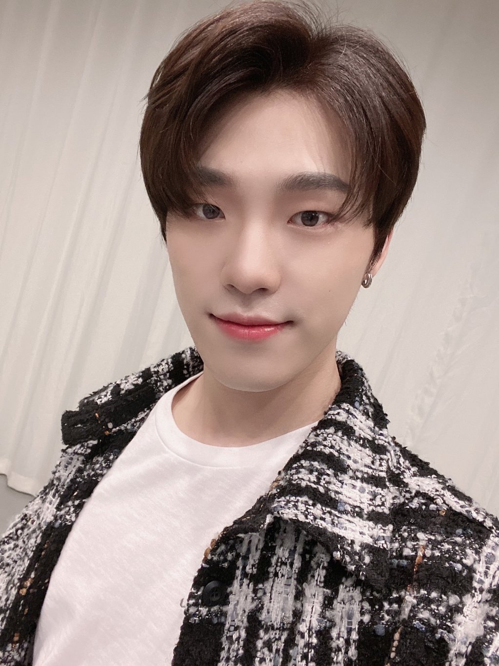 十二人十二色自拍来袭接受帅哥们的连续美颜暴击