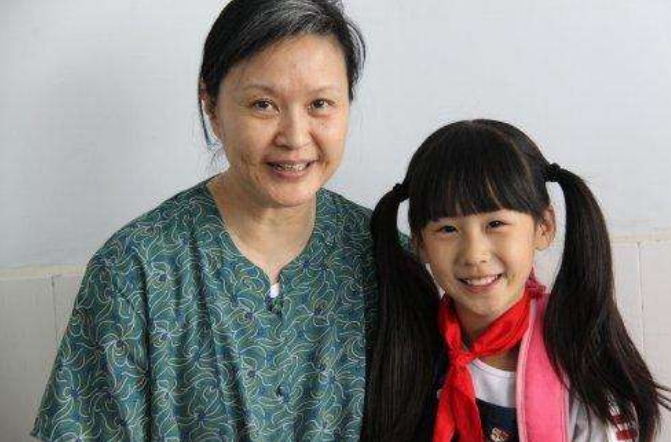 方舒在结婚之后,生下了一个女儿,但是事业却一直都没有停息,在拍戏的