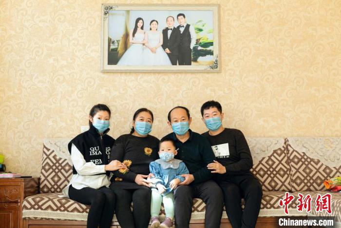 山西摄影师组团征集疫情下的宅家照空间隔离亲情浓厚