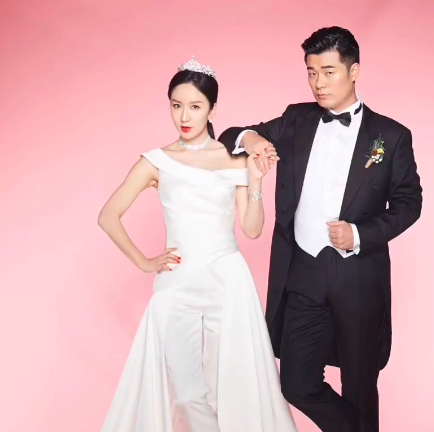 《爱5》主角婚纱照曝光!曾小贤胡一菲甜蜜,大力张伟也太搞怪了