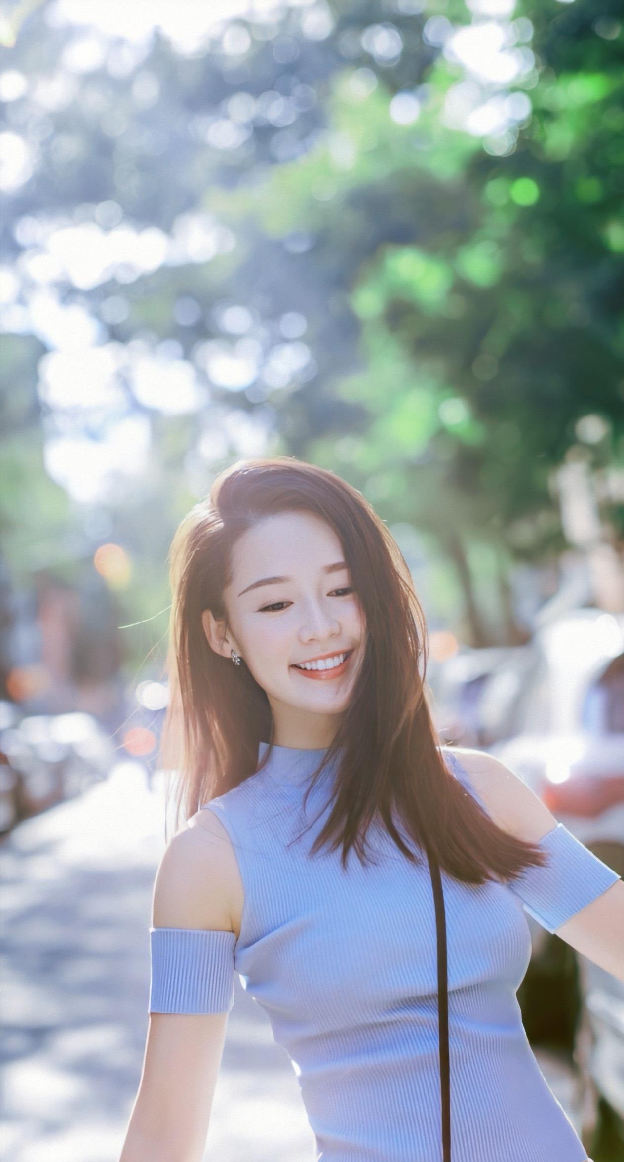 微笑女神李沁长相甜美演技棒为啥还没有大火呢