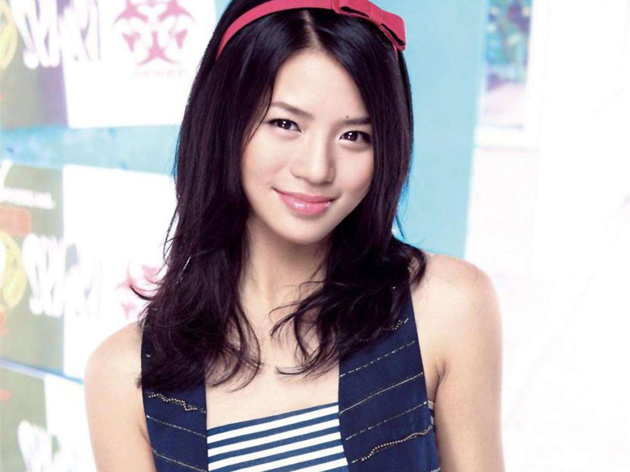 "草根"快女黄英一家现身综艺,成名后曾引发生父养父夺女战!_曹帅