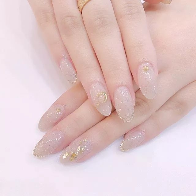 这些椭圆型美甲也太太太太显手长了吧