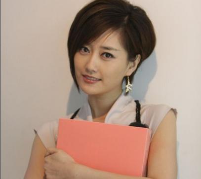 中戏校花拍戏多年一直不温不火,如今她跟着杨幂大红大紫了