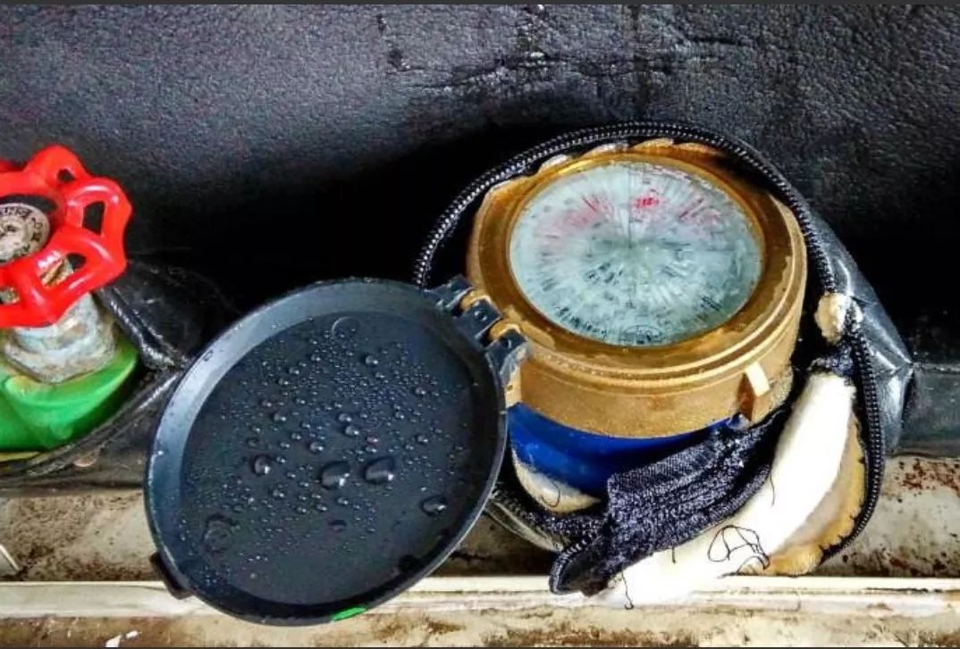 气温骤降,东阳用水户如发现水表,水管冻裂,请及时拨打.