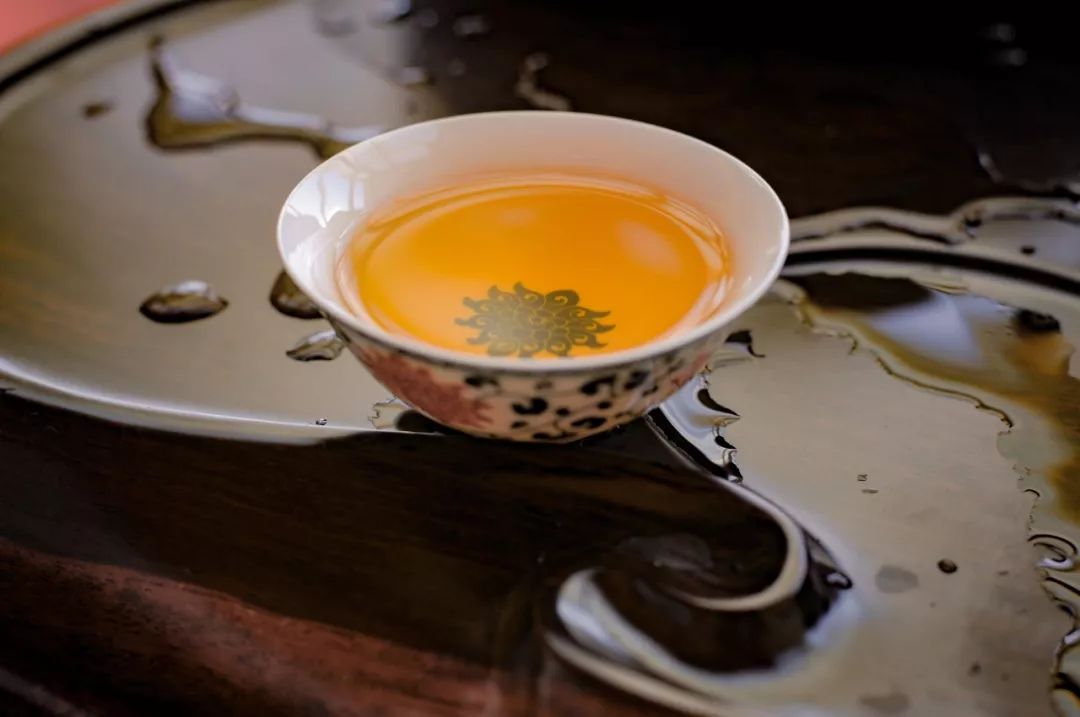 茶倒七分满,留下三分是人情