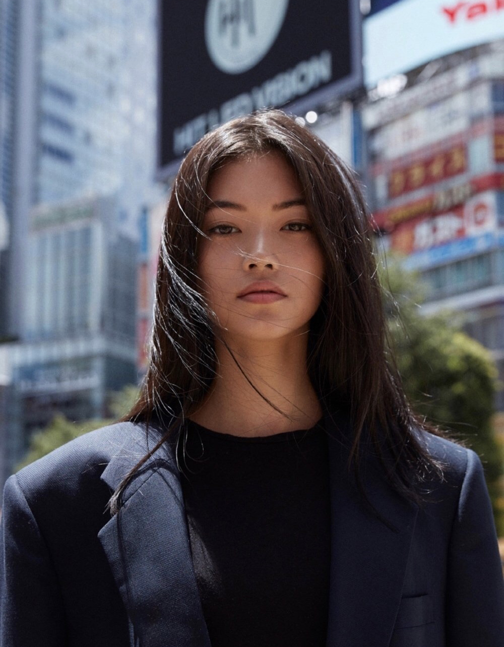 刚出道就横扫时装周高级脸可盐可甜行走的模特