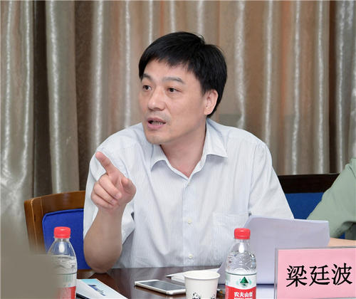 这么优秀这么敬业的党委书记梁廷波,他出身不凡,我们来看看他的简历