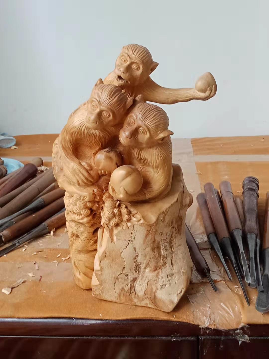 原创湖北宜昌老艺人用古法助力抗冠毒雕刻驱魔木雕艺术品