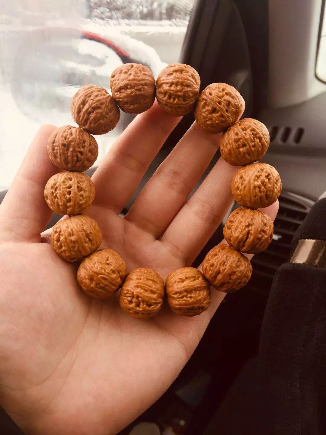 于谦拿出文玩核桃说出这番话后网友纷纷点赞