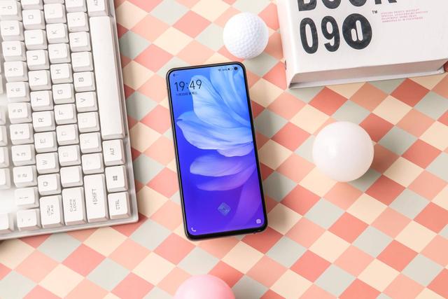 配备3200万摄像头的华为nova5,美颜自拍遇上对手_vivo