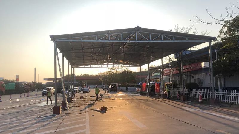 兵贵神速为一线战士遮风挡雨检查站大棚8小时内搭建完毕