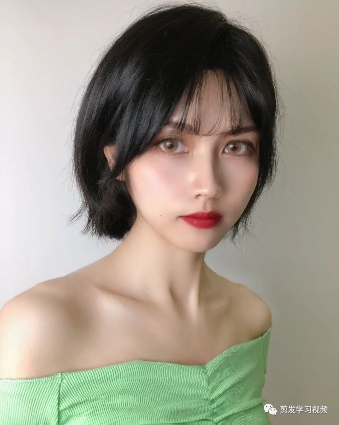 基本都可以驾驭起来,无论是圆脸还是方脸或者国字脸长脸,"初恋头"对