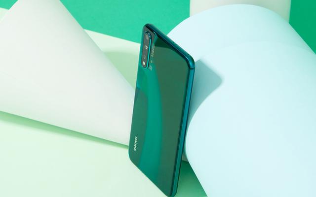 配备3200万摄像头的华为nova5,美颜自拍遇上对手_vivo