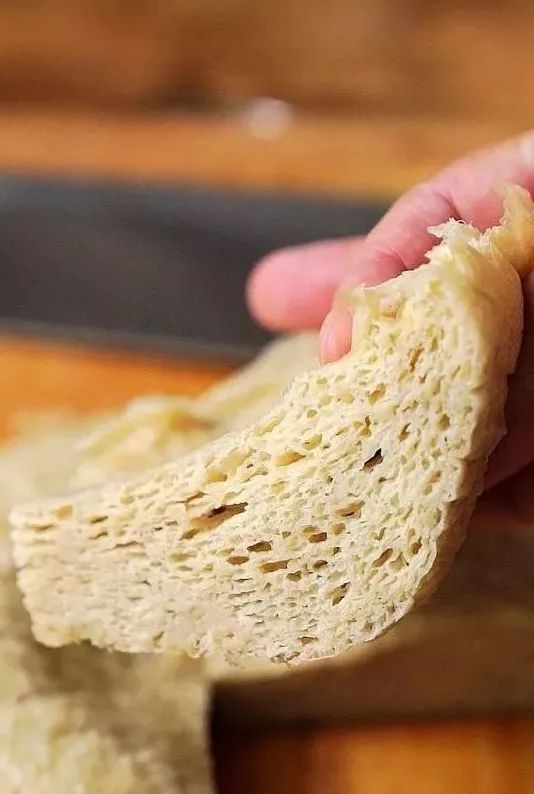 全网都在做凉皮我教大家做凉皮里的灵魂蒸面筋不用洗面特简单