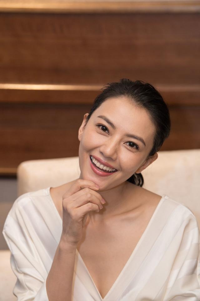 高圆圆的白裙穿搭,气质太出众了