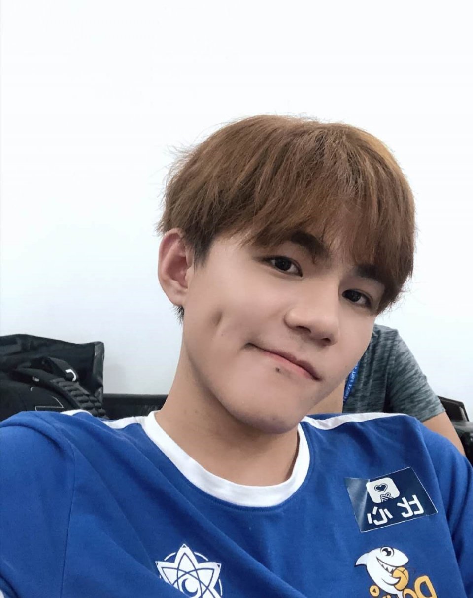 王者荣耀:e星诺言开始玩狂铁,estar王添龙是否被抛弃了?