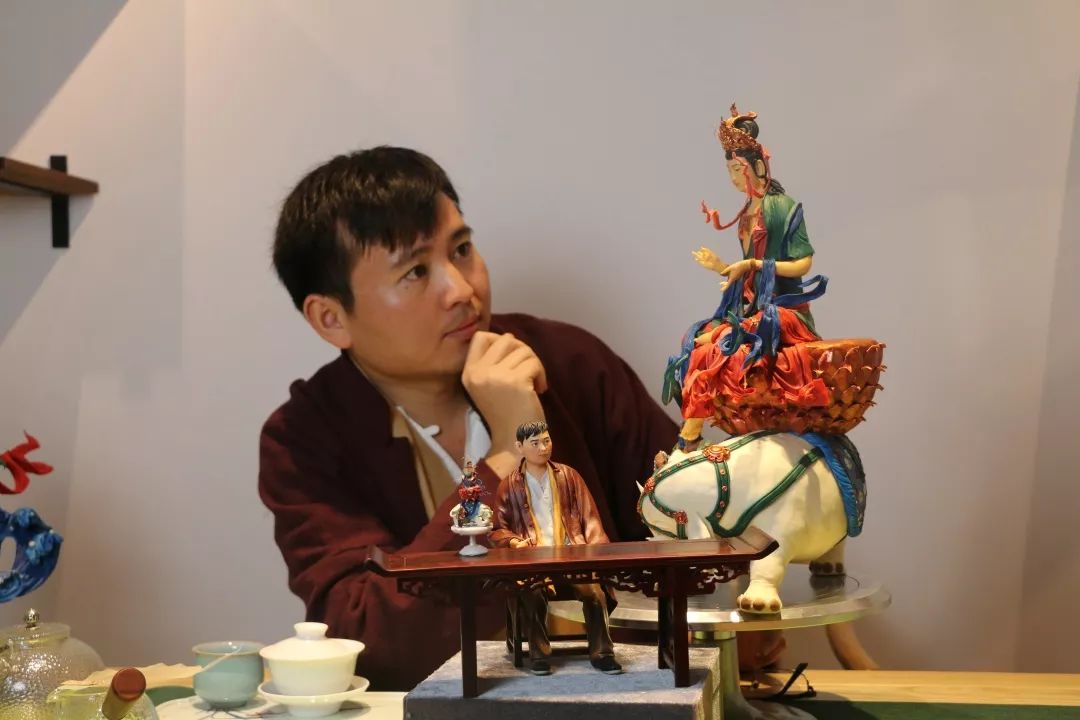 陈明远先生 工作照陈明远原名陈全明,国家级曹州面人代表性传承人 津