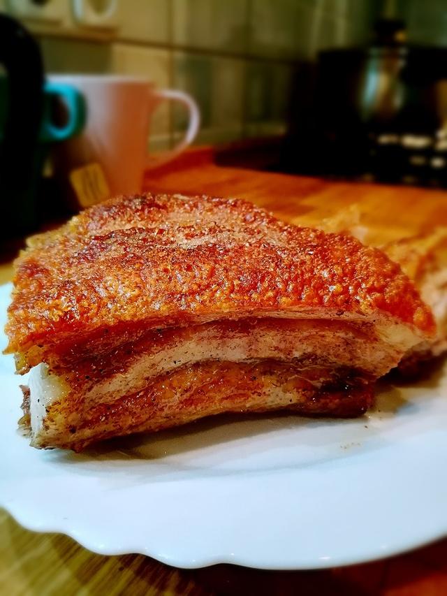 网红广式脆皮烧肉皮酥肉嫩香脆可口看着食欲大增