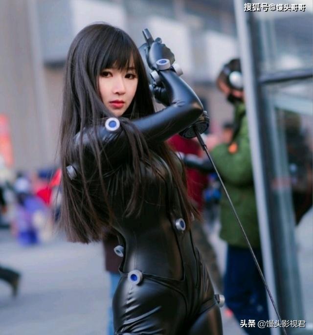 漫展最美"皮衣女神"火了,口罩拿掉的一瞬间,网友一秒沦陷_cos