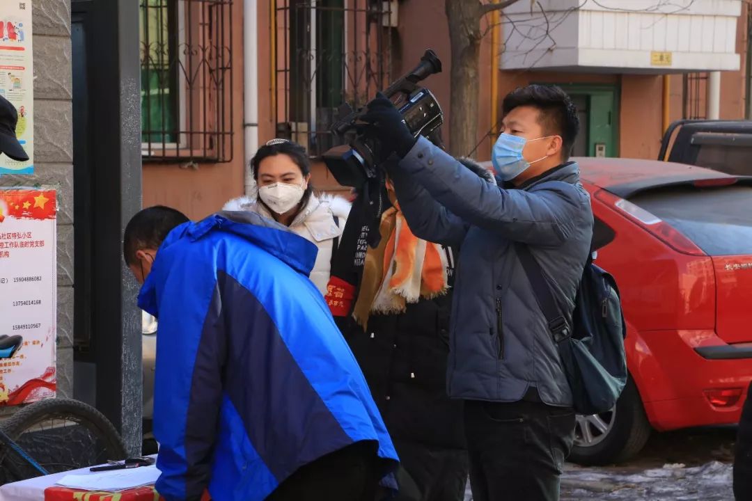 疫情面前,记者也是"战士"!我们在一起!