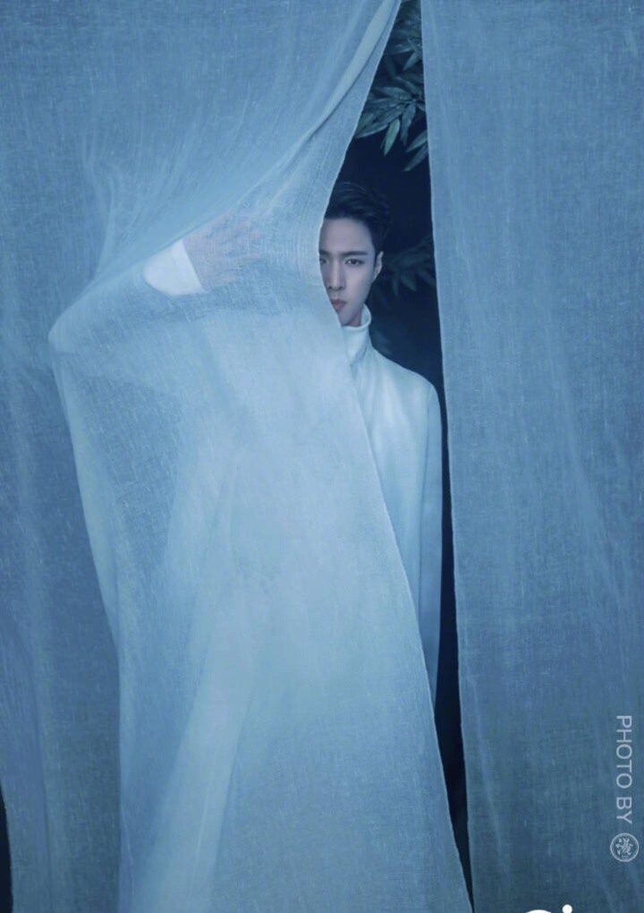 张艺兴国风大片诠释仙妖魔三角色眼神太带感了