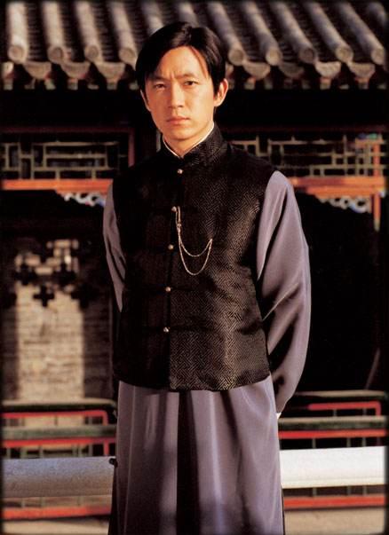 2006年前后,《京华烟云》《红衣坊》《白蛇传》接连在央视热播,作为三