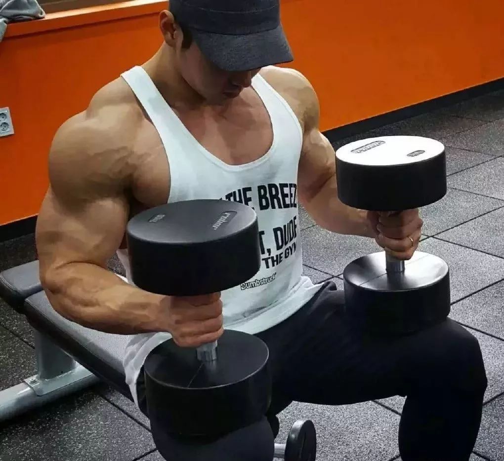 内蒙古小伙秀肌肉,满屏都是荷尔蒙在窜动!_健身