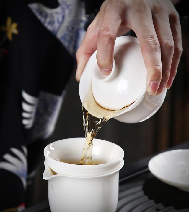 功夫茶凭什么功夫吸引人听听老茶人怎么说