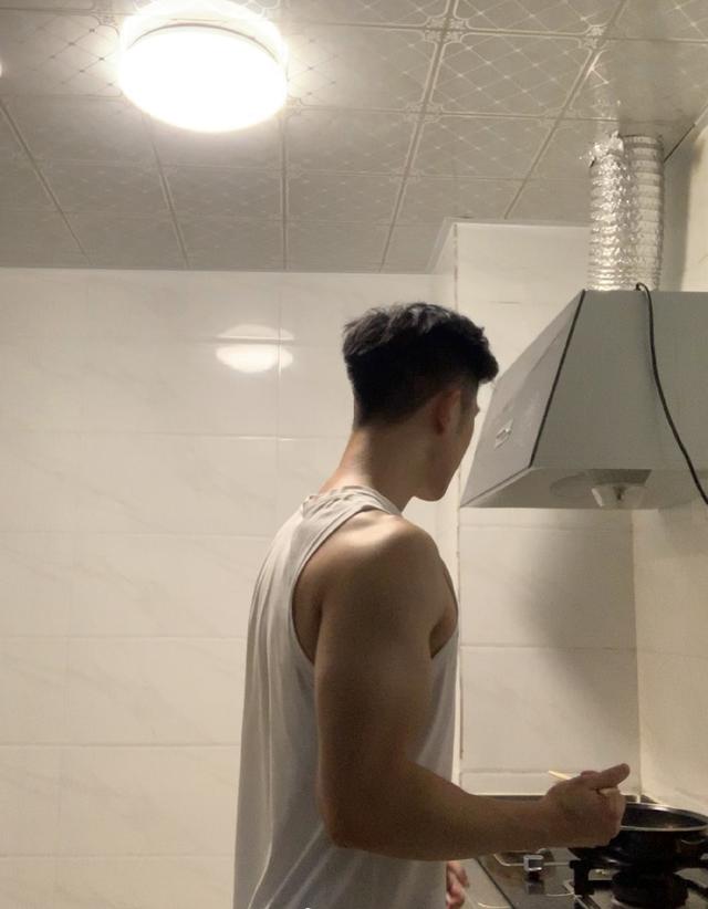 185cm高颜值鲜肉的身材居然这么棒你也可以拥有这样