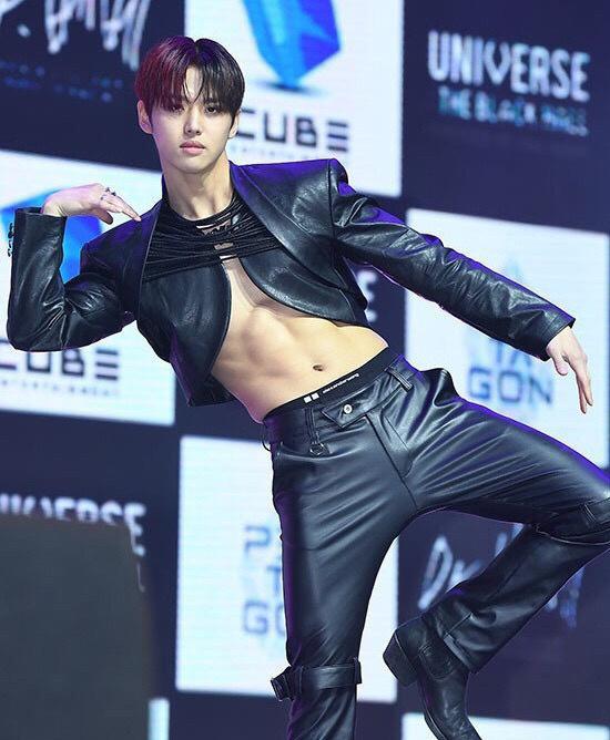 韩国爱豆圈突然流行的露胃装为了秀腹肌当真无所不用其极