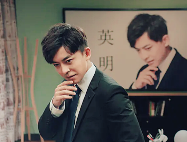 在观众面前,他几乎听不到别人叫他的真名,大都是"张益达"和"张伟",这