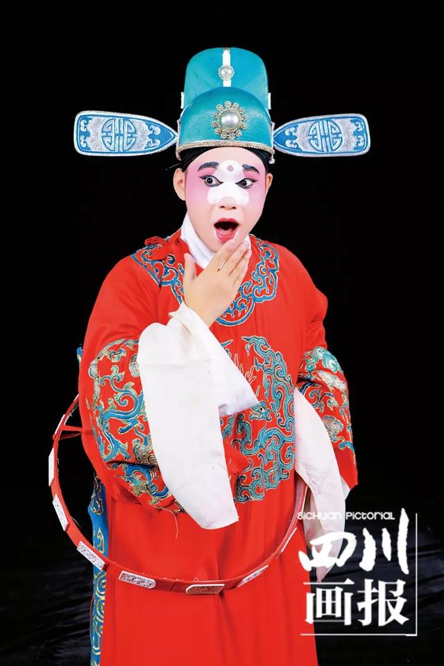 又称小花脸川剧中丑恶或性格诙谐且勾画丑角脸谱的男性人物依据角色