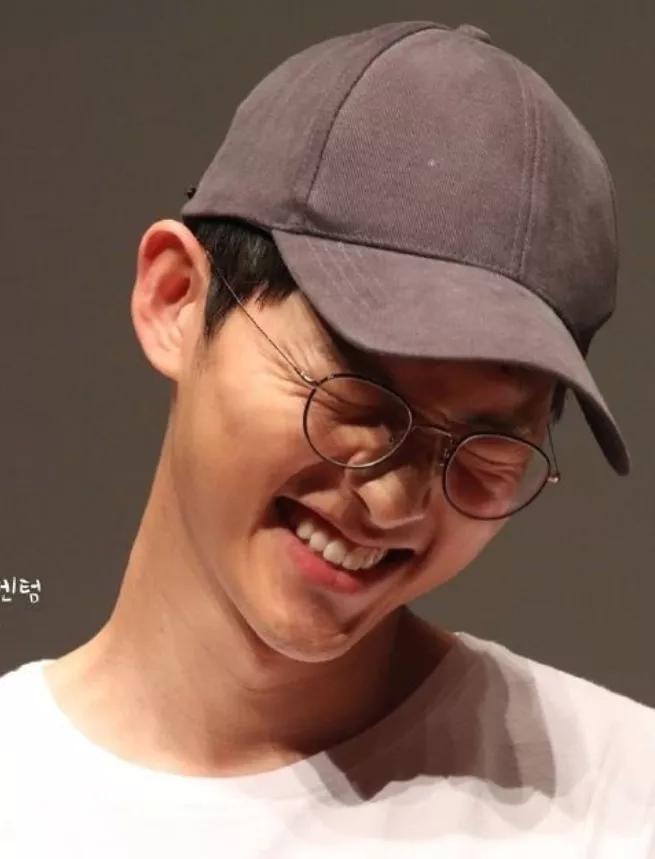 有种整容叫"离婚半年",宋仲基依旧那么阳光,宋慧乔却已经变样