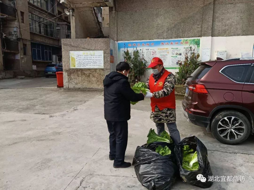 "十多天来,胡兴刚同志除了为大家四处筹集防护物资,做好服务保障工作