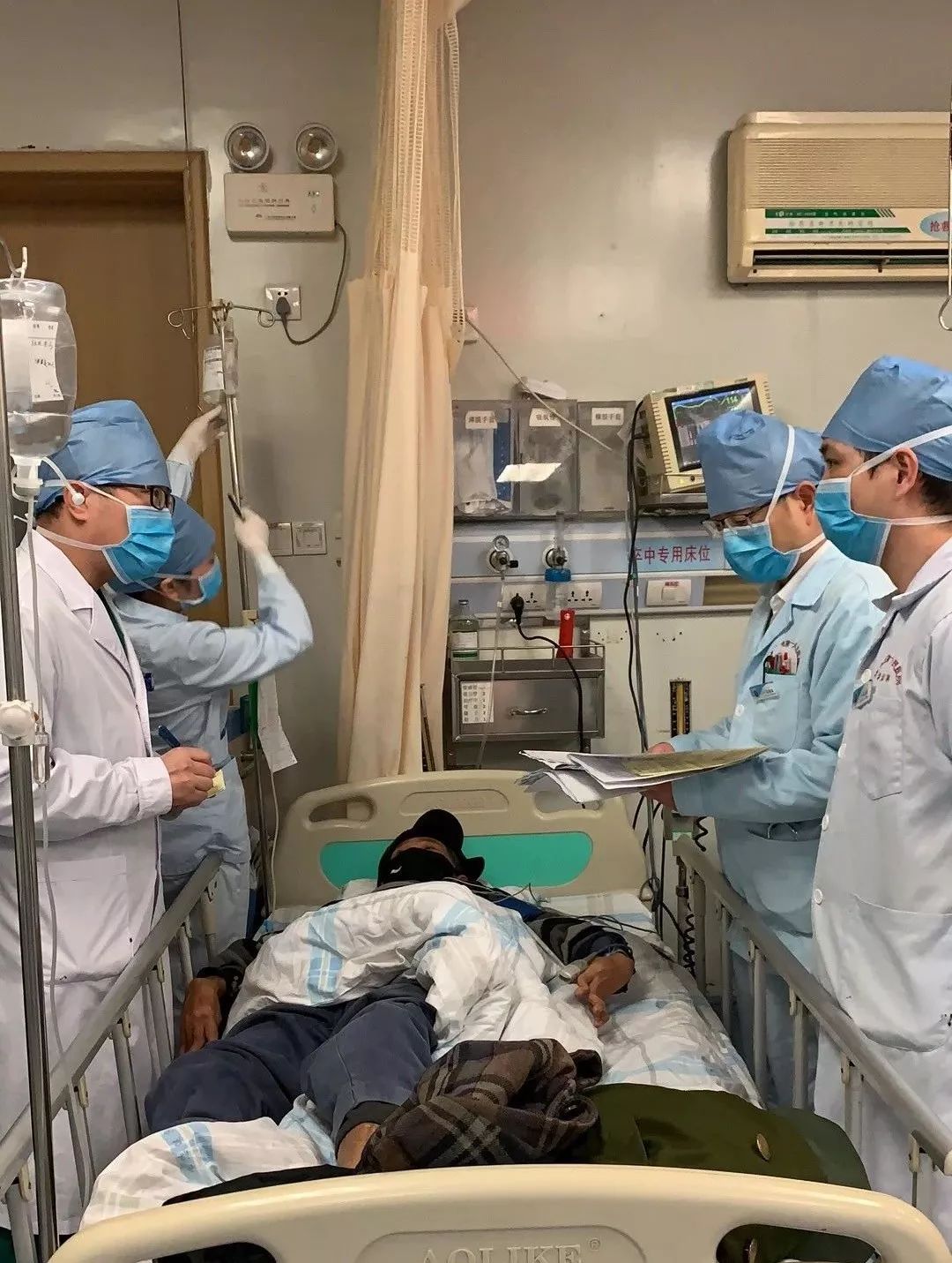 抗疫先锋他们是战疫一线的特种兵他们是急诊人