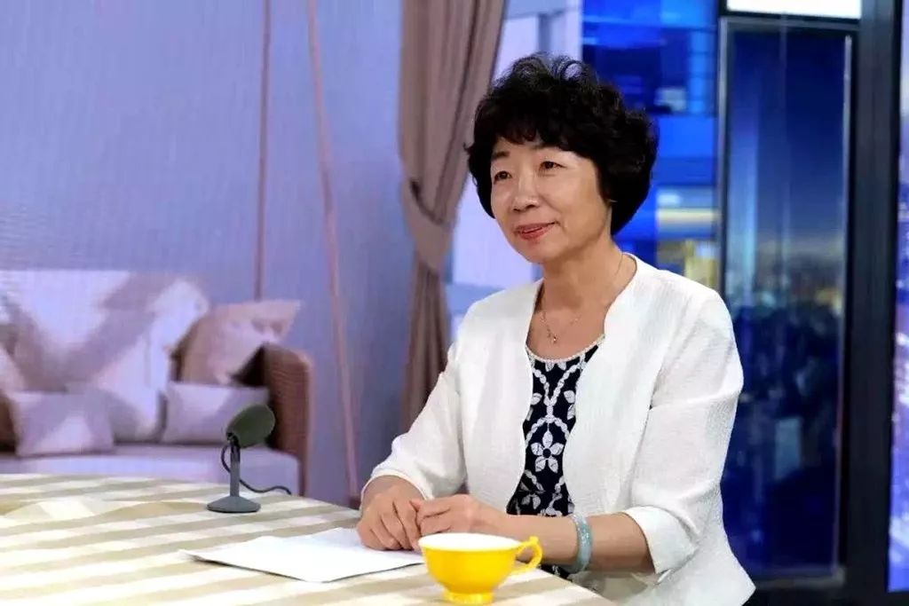 我校将转发家庭教育专家陈秀茹老师,谈居家抗疫的家庭教育系列讲座.